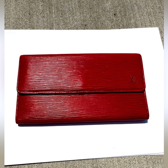 Louis Vuitton Long Red EPI Wallet Beautiful Vintage $100 in excellent used cond. - Picture 1 of 12